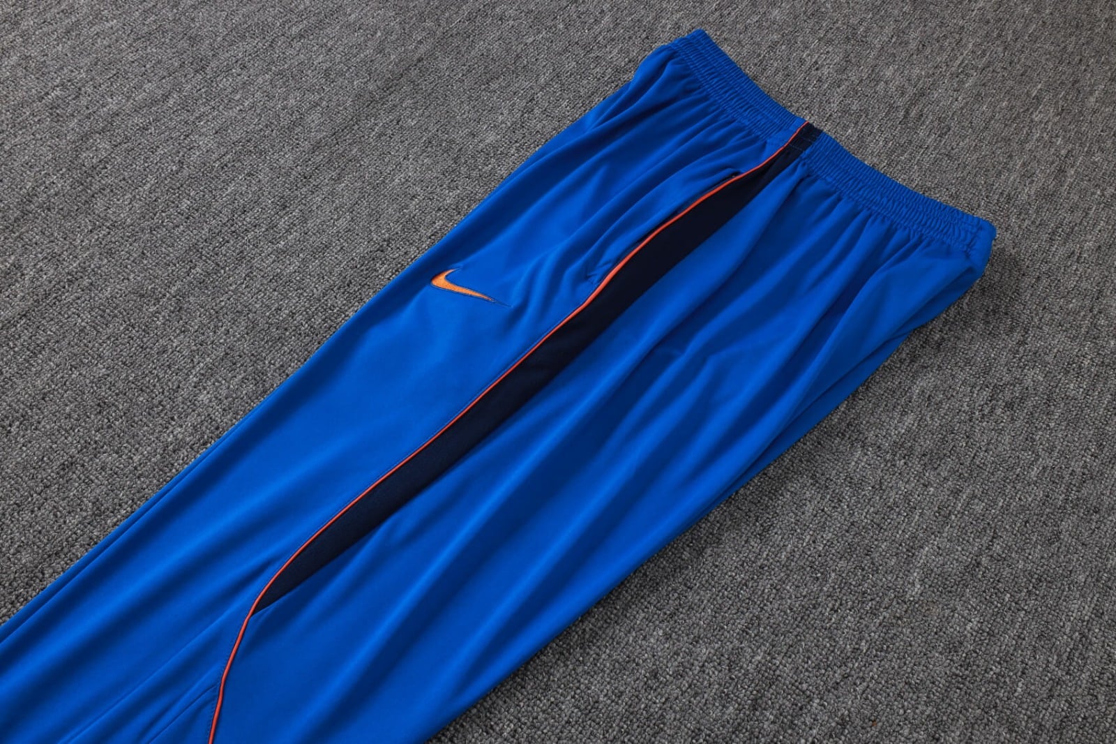 Tracksuit 26