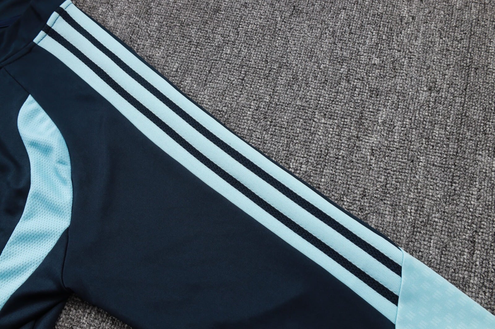 Tracksuit 25
