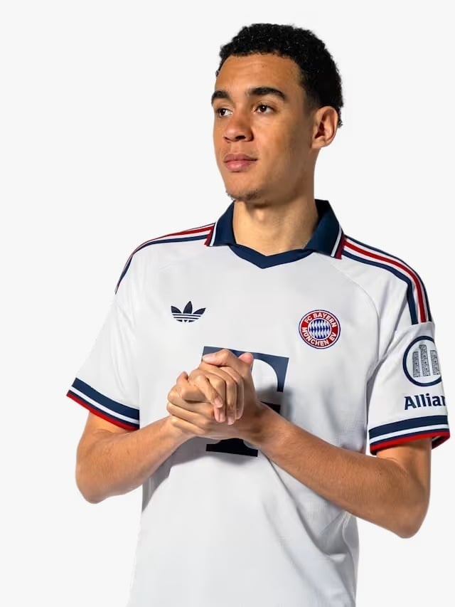 Bayern 2026/27 Away Jersey
