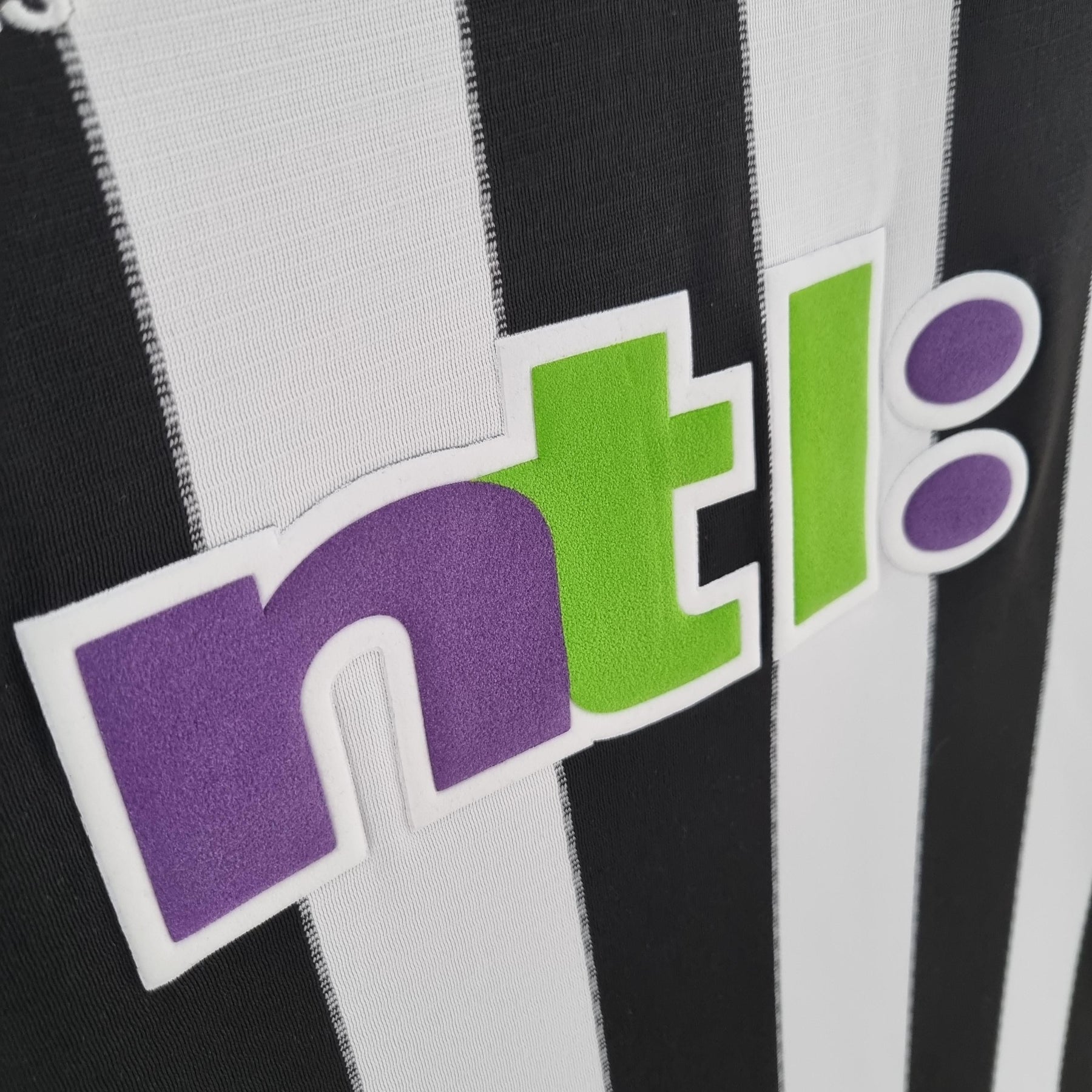 Newcastle Retro Home Jersey 2000/2001