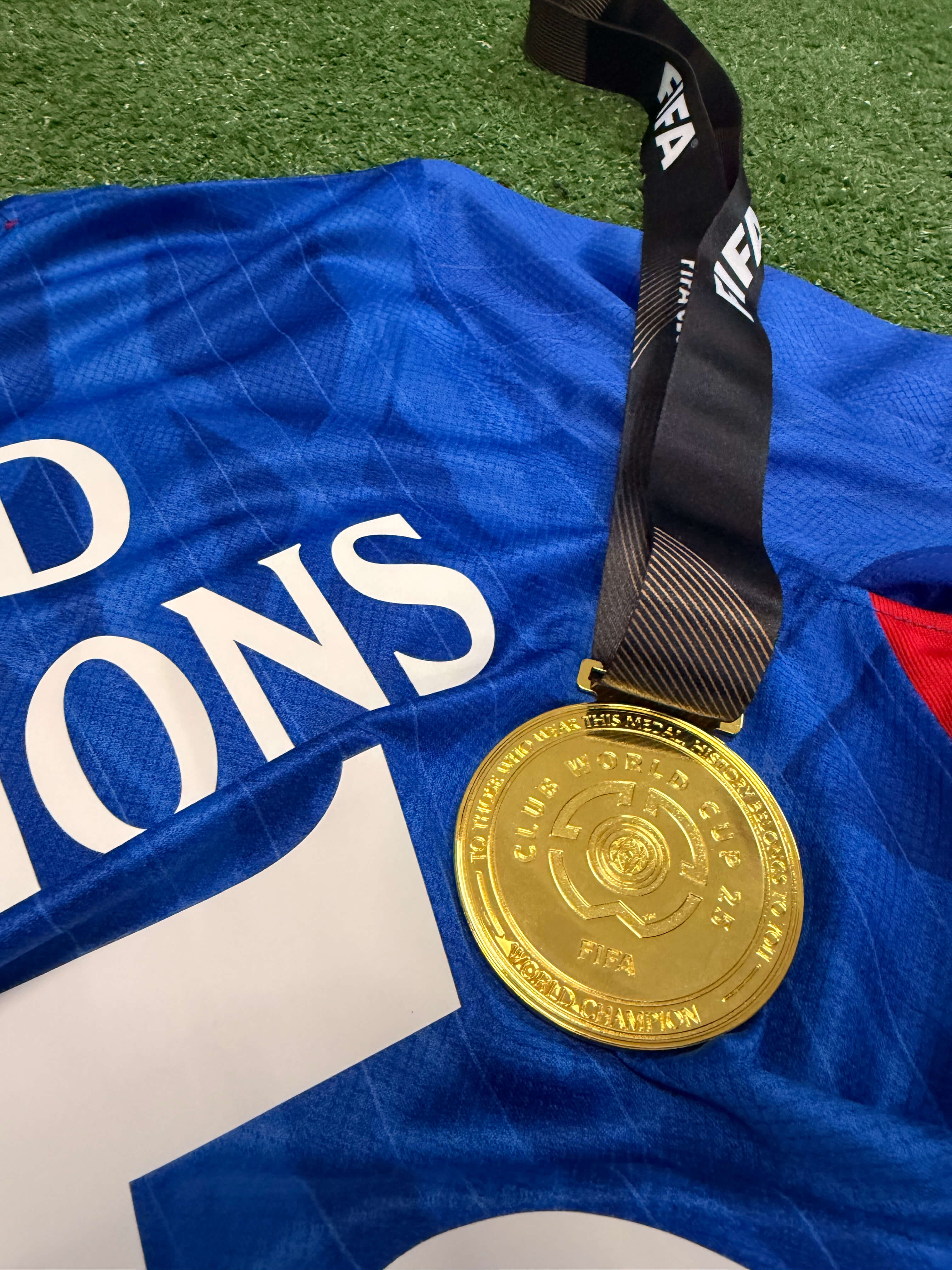 Chelsea Legacy Edition: Home Kit & Gold Medal Combo