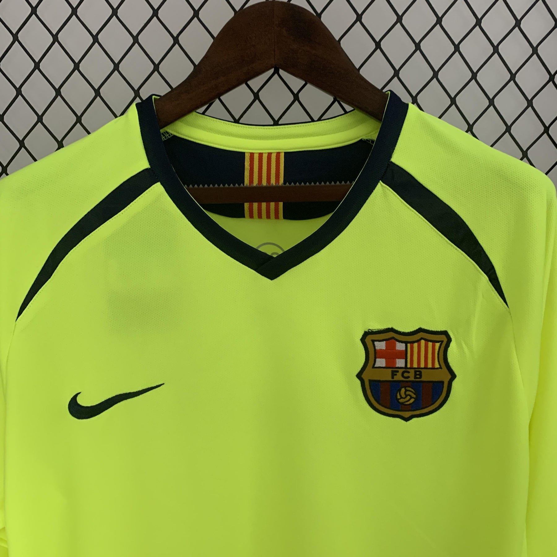 Barcelona Retro Away Jersey 2005/2006 - Long Sleeve