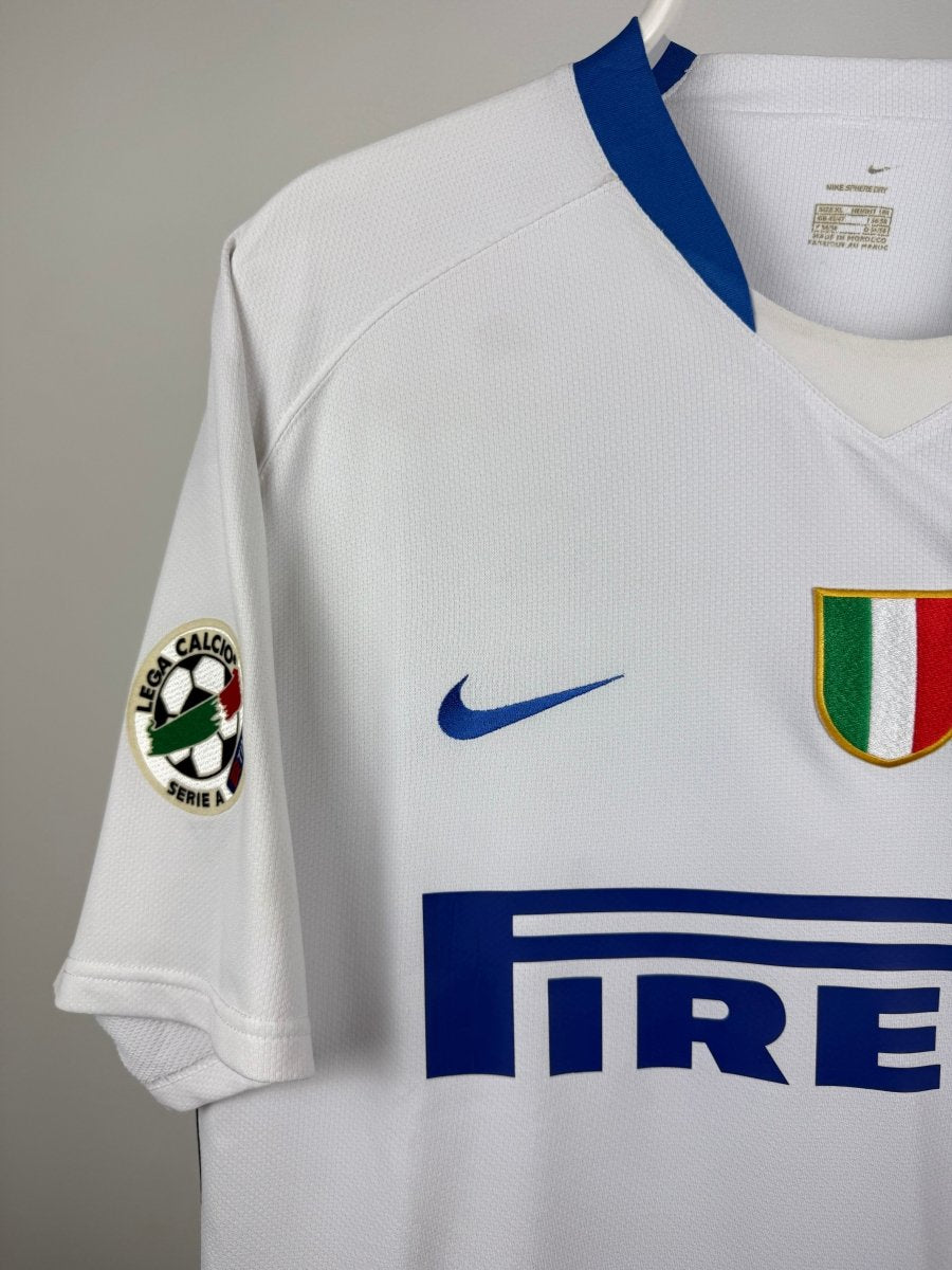 Adriano - Inter 2006/07 away shirt 🇧🇷