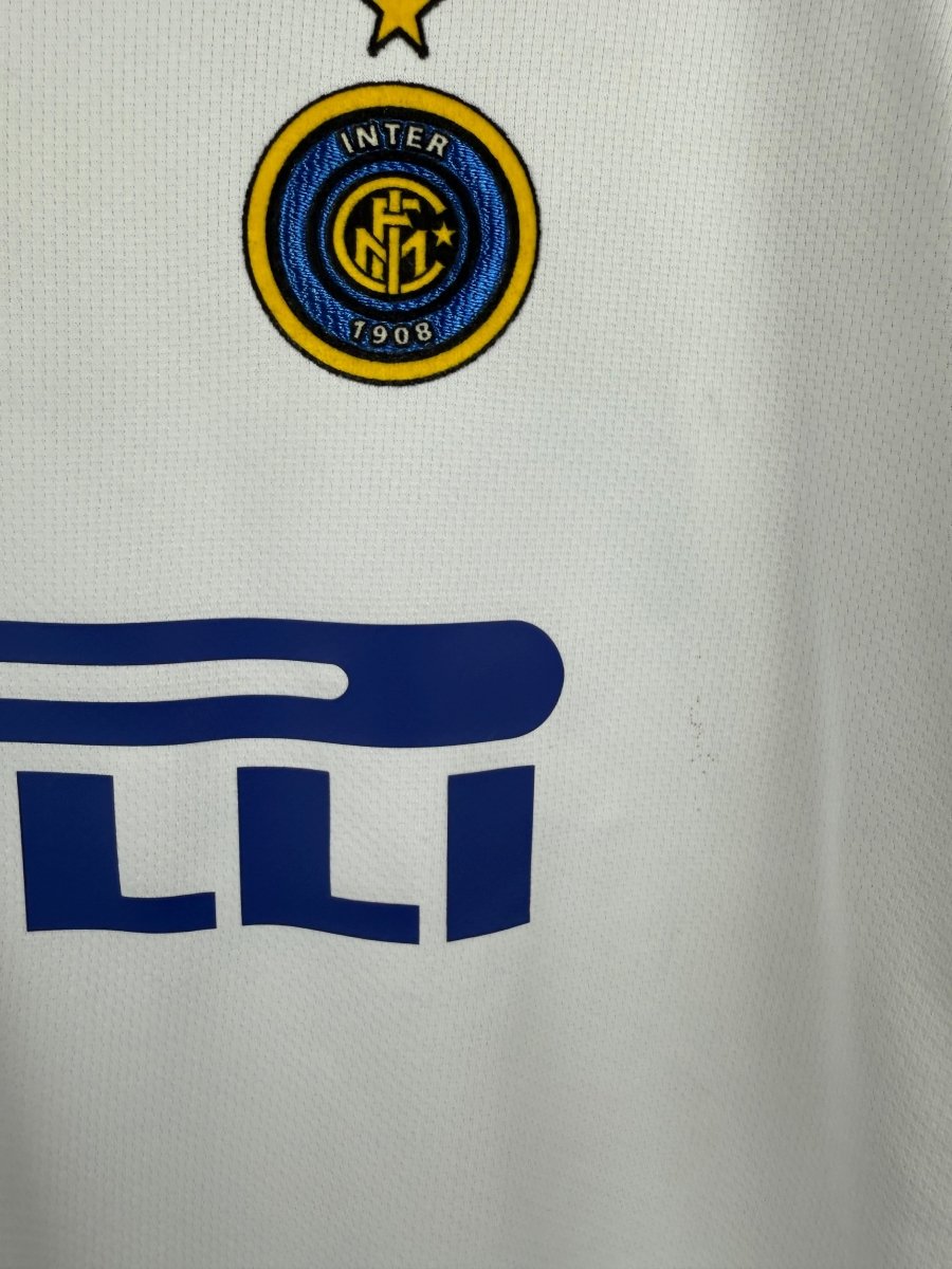 Adriano - Inter 2006/07 away shirt 🇧🇷