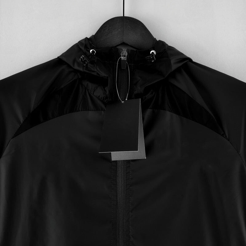 Windbreaker 25