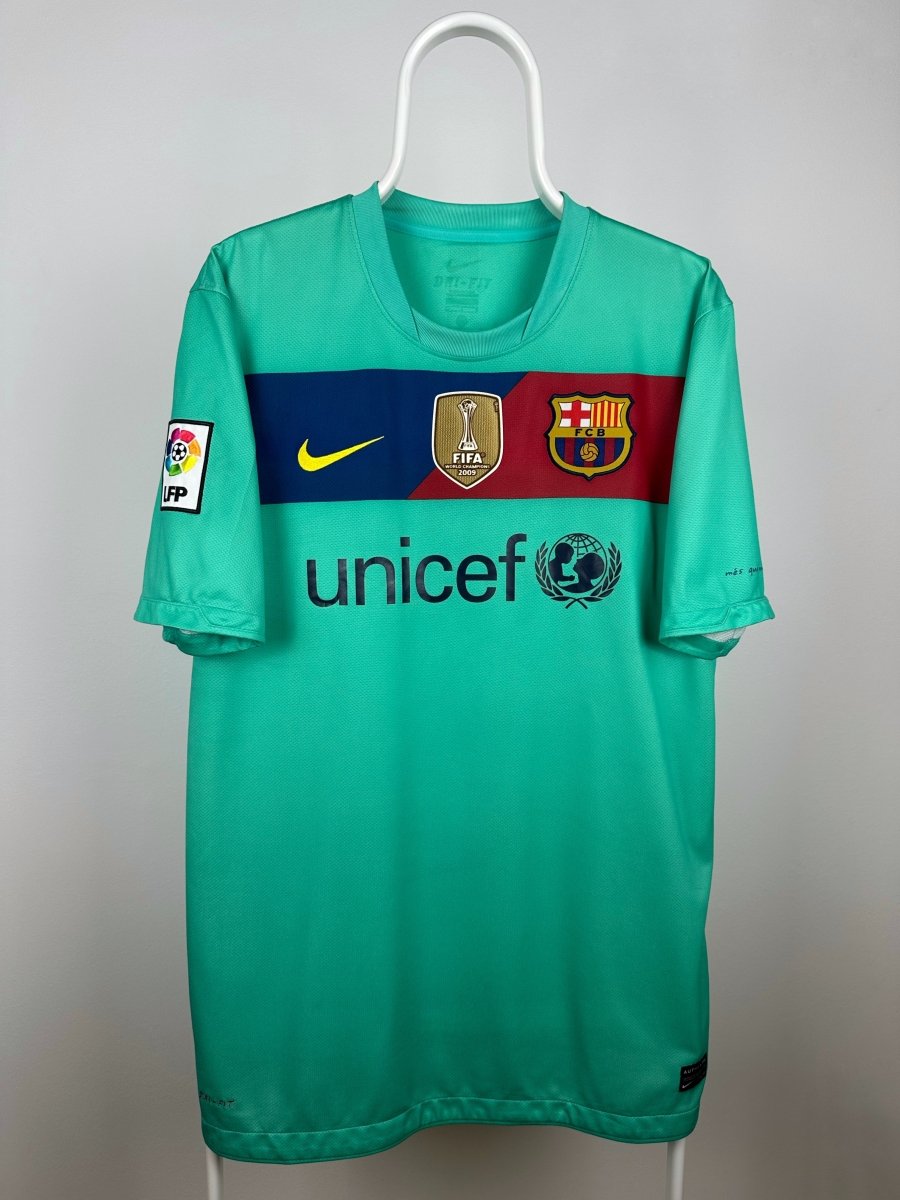 Carlos Puyol - FC Barcelona 2010/11 away shirt 🇪🇸