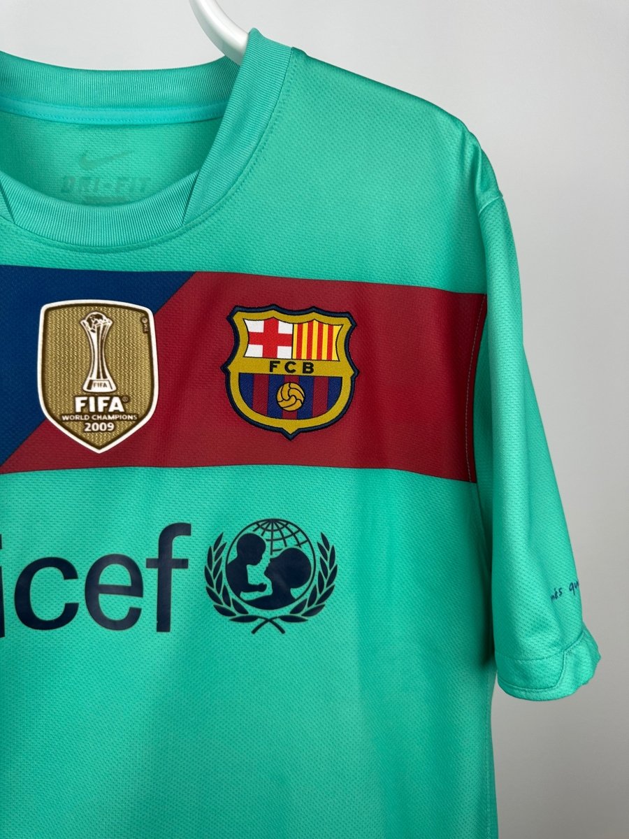Carlos Puyol - FC Barcelona 2010/11 away shirt 🇪🇸