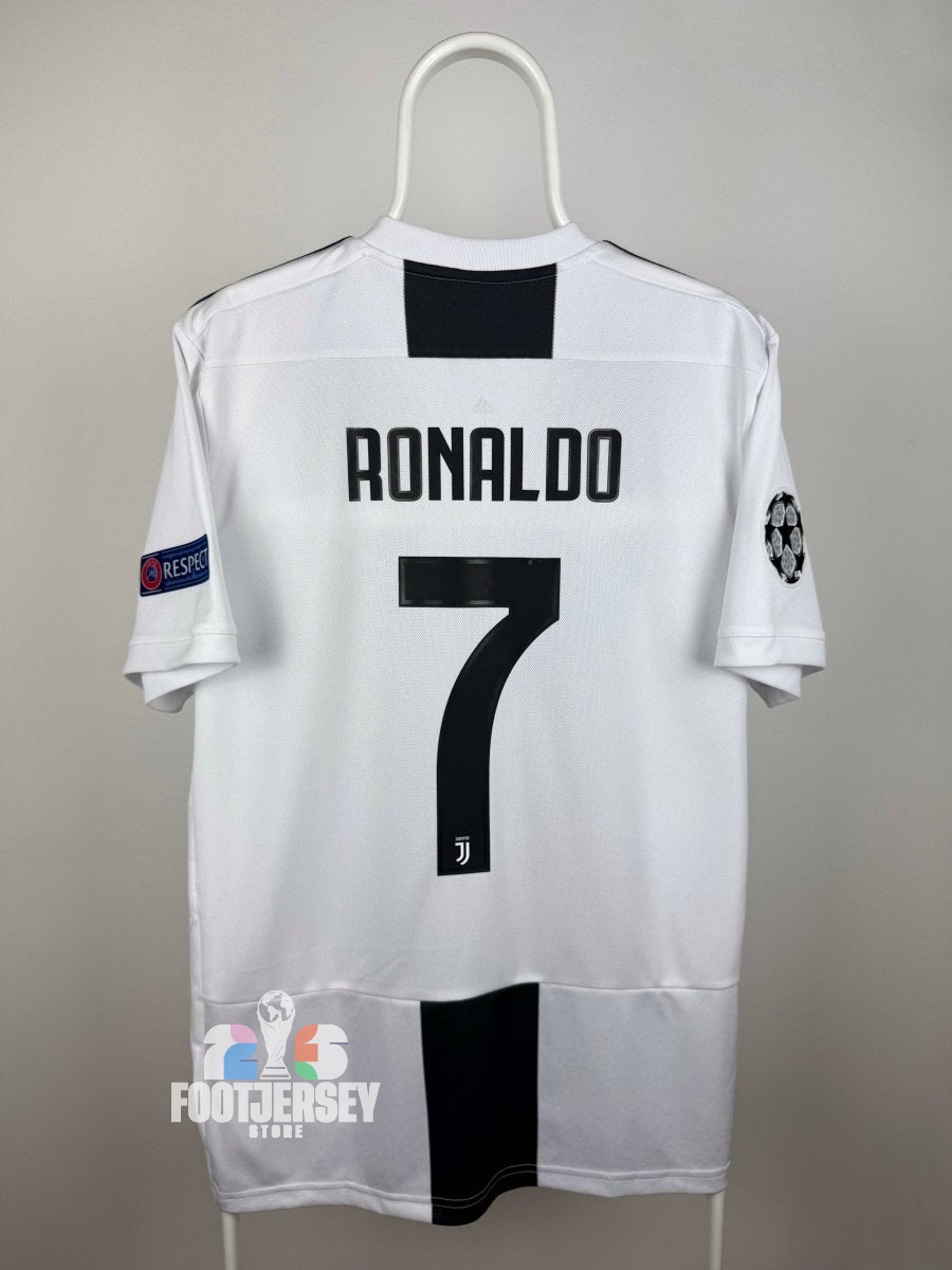 Cristiano Ronaldo - Juventus 2018/19 home shirt 🇵🇹