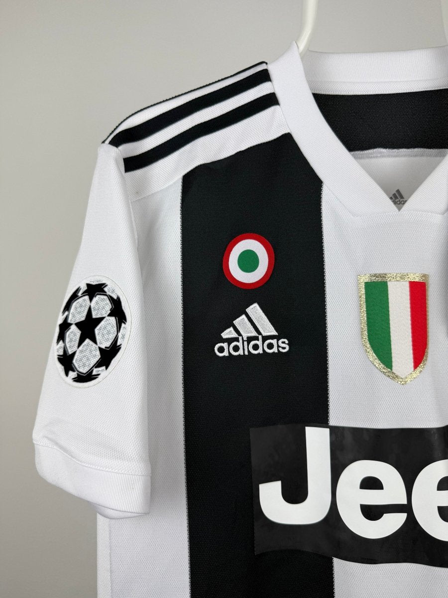 Cristiano Ronaldo - Juventus 2018/19 home shirt 🇵🇹