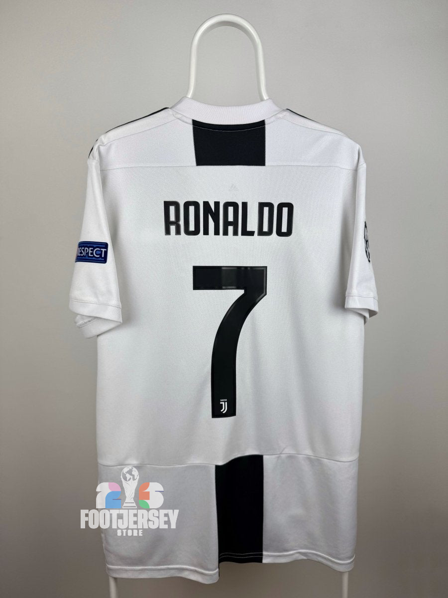 Cristiano Ronaldo - Juventus 2018/19 home shirt 🇵🇹