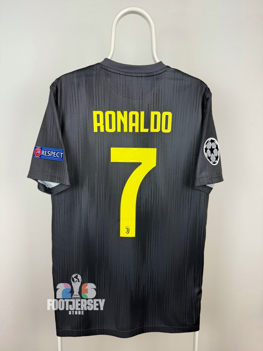 Cristiano Ronaldo - Juventus 2018/19 Away Shirt 🇵🇹