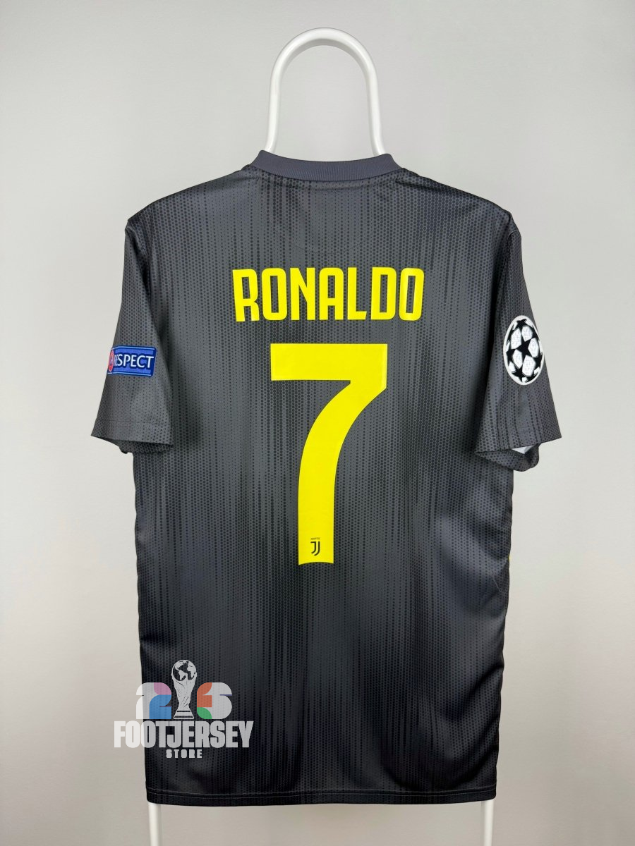 Cristiano Ronaldo - Juventus 2018/19 away shirt 🇵🇹