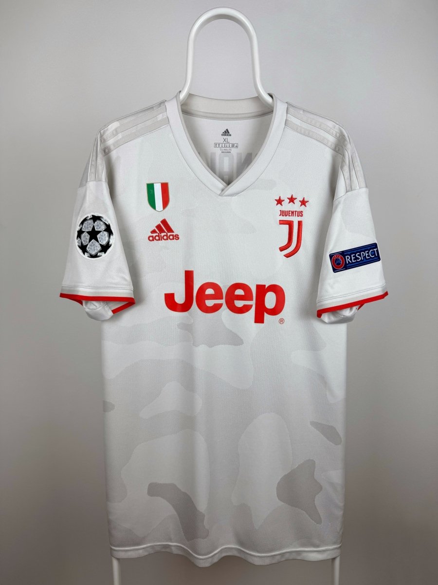 Cristiano Ronaldo - Juventus 2019/20 away shirt 🇵🇹
