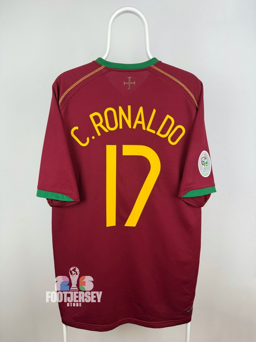 Cristiano Ronaldo - Portugal 2006 home jersey 🇵🇹