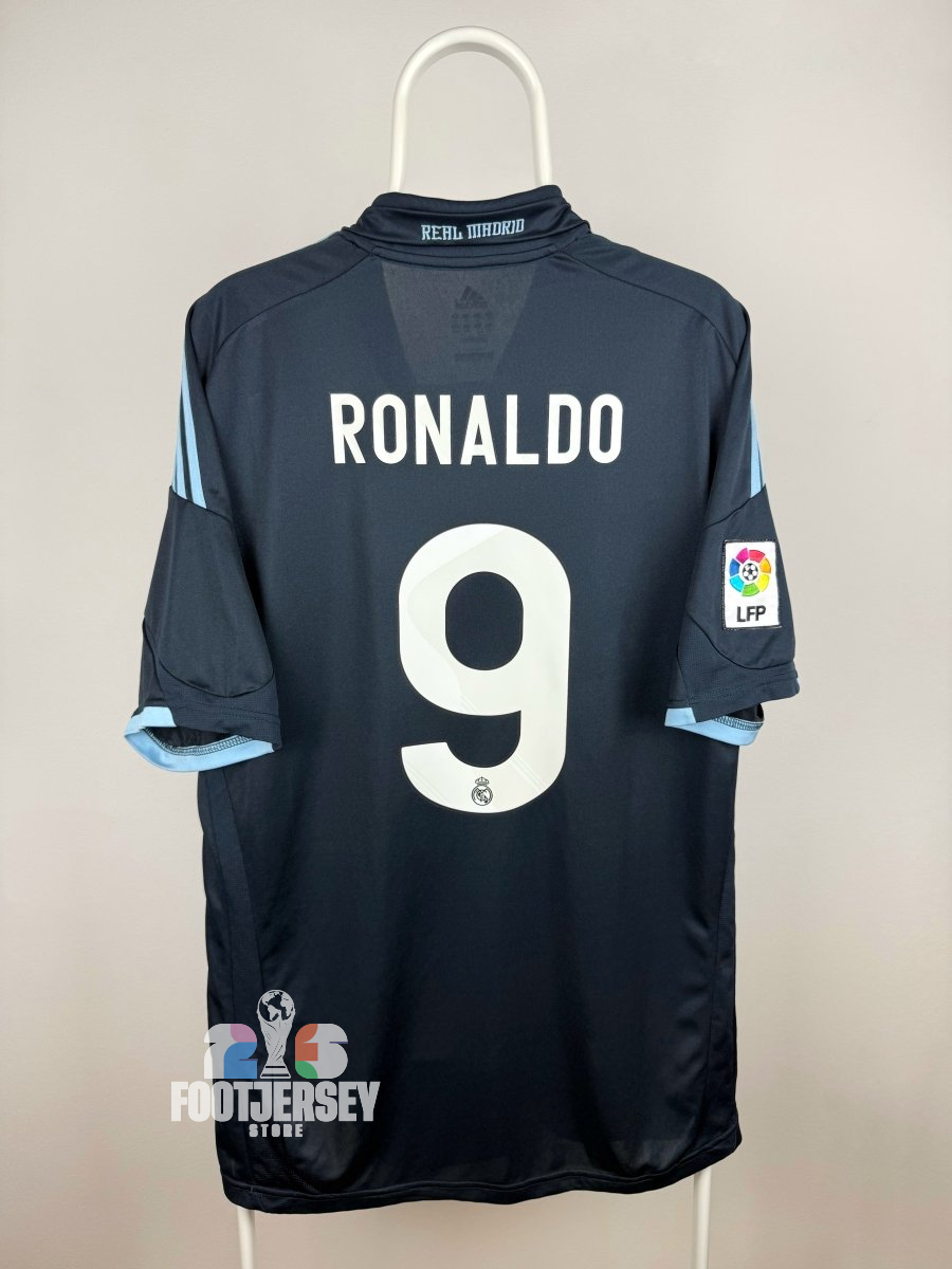 Cristiano Ronaldo - Real Madrid 2009/10 away shirt 🇵🇹