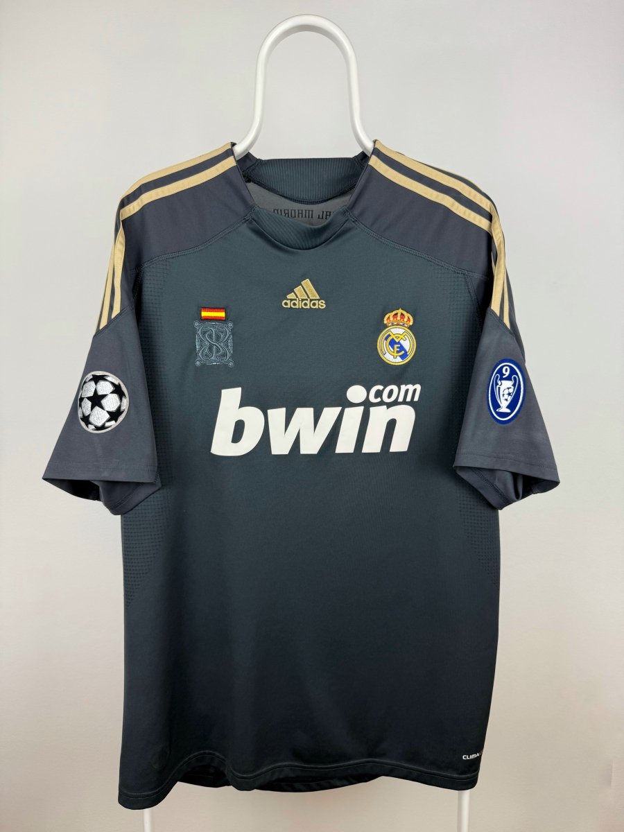 Cristiano Ronaldo - Real Madrid 2009/10 away shirt 🇵🇹