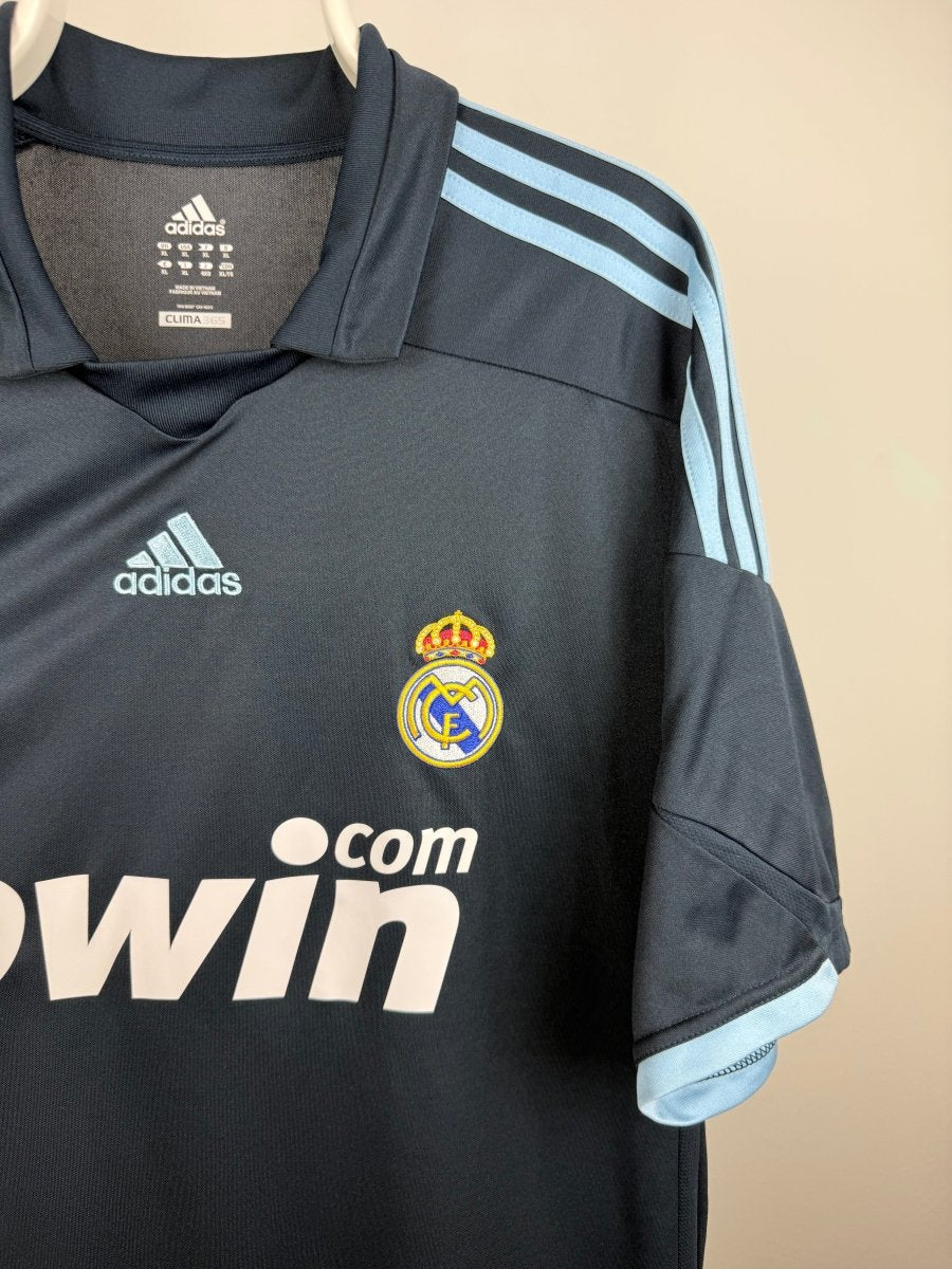 Cristiano Ronaldo - Real Madrid 2009/10 away shirt 🇵🇹