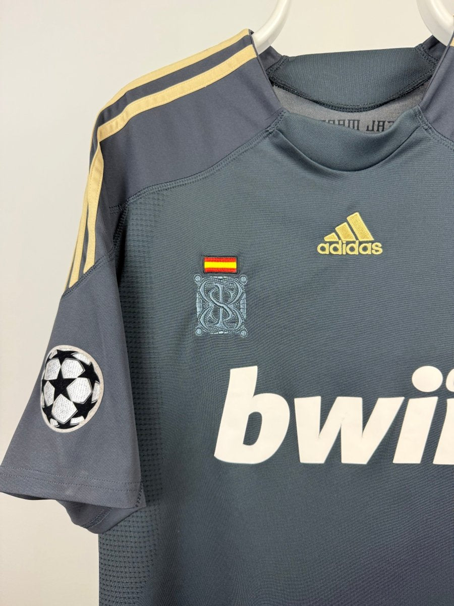 Cristiano Ronaldo - Real Madrid 2009/10 away shirt 🇵🇹