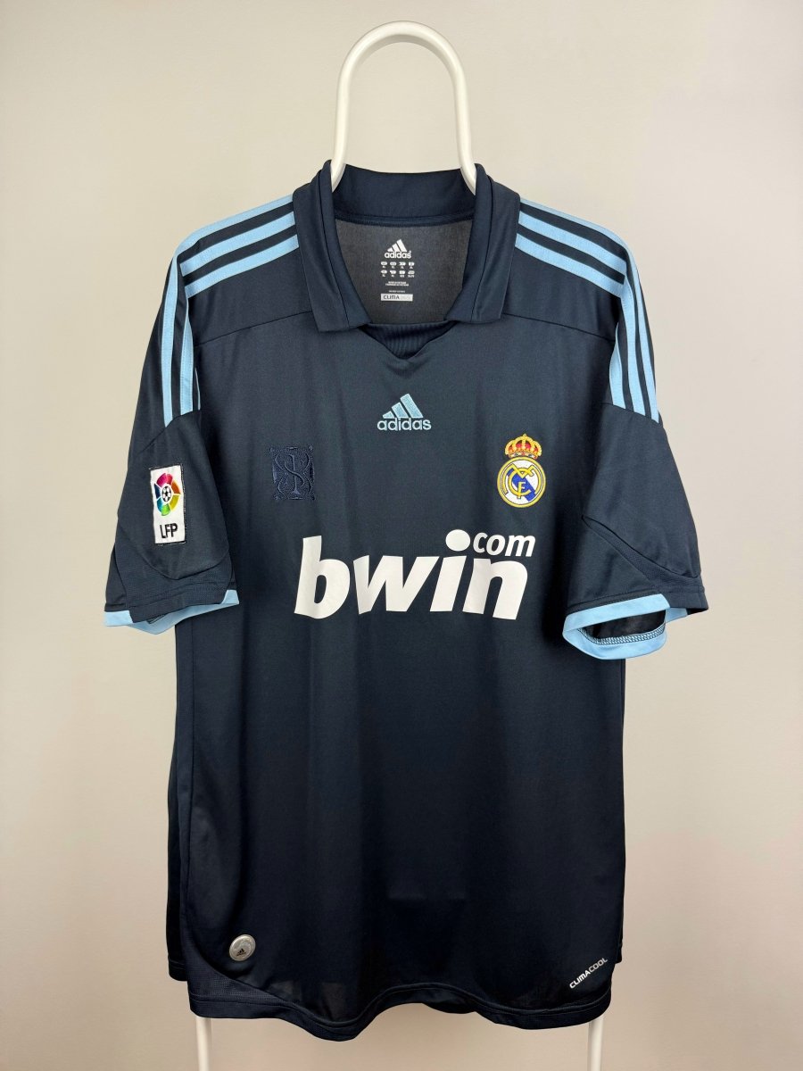 Cristiano Ronaldo - Real Madrid 2009/10 away shirt 🇵🇹