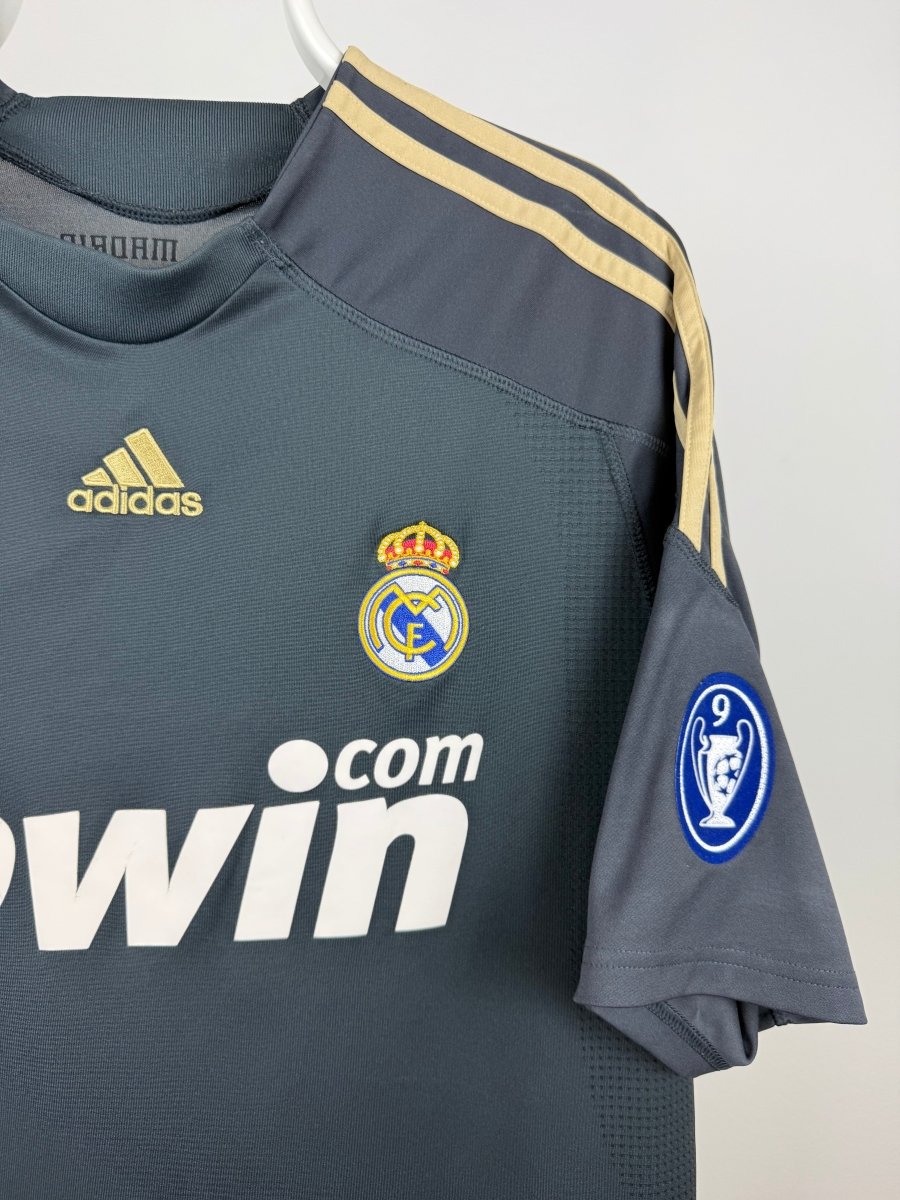Cristiano Ronaldo - Real Madrid 2009/10 away shirt 🇵🇹