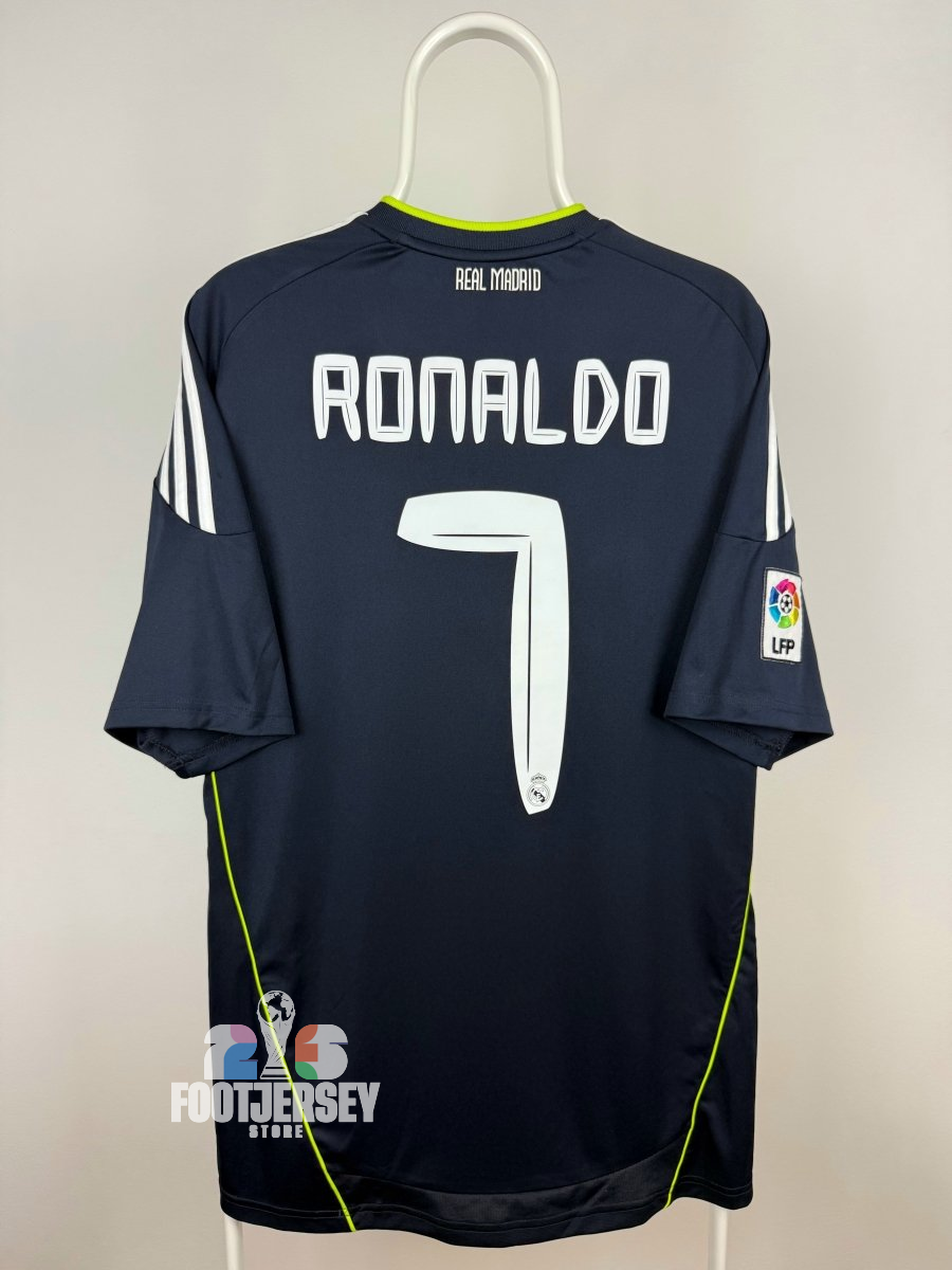 Cristiano Ronaldo - Real Madrid 2010/11 away shirt 🇵🇹