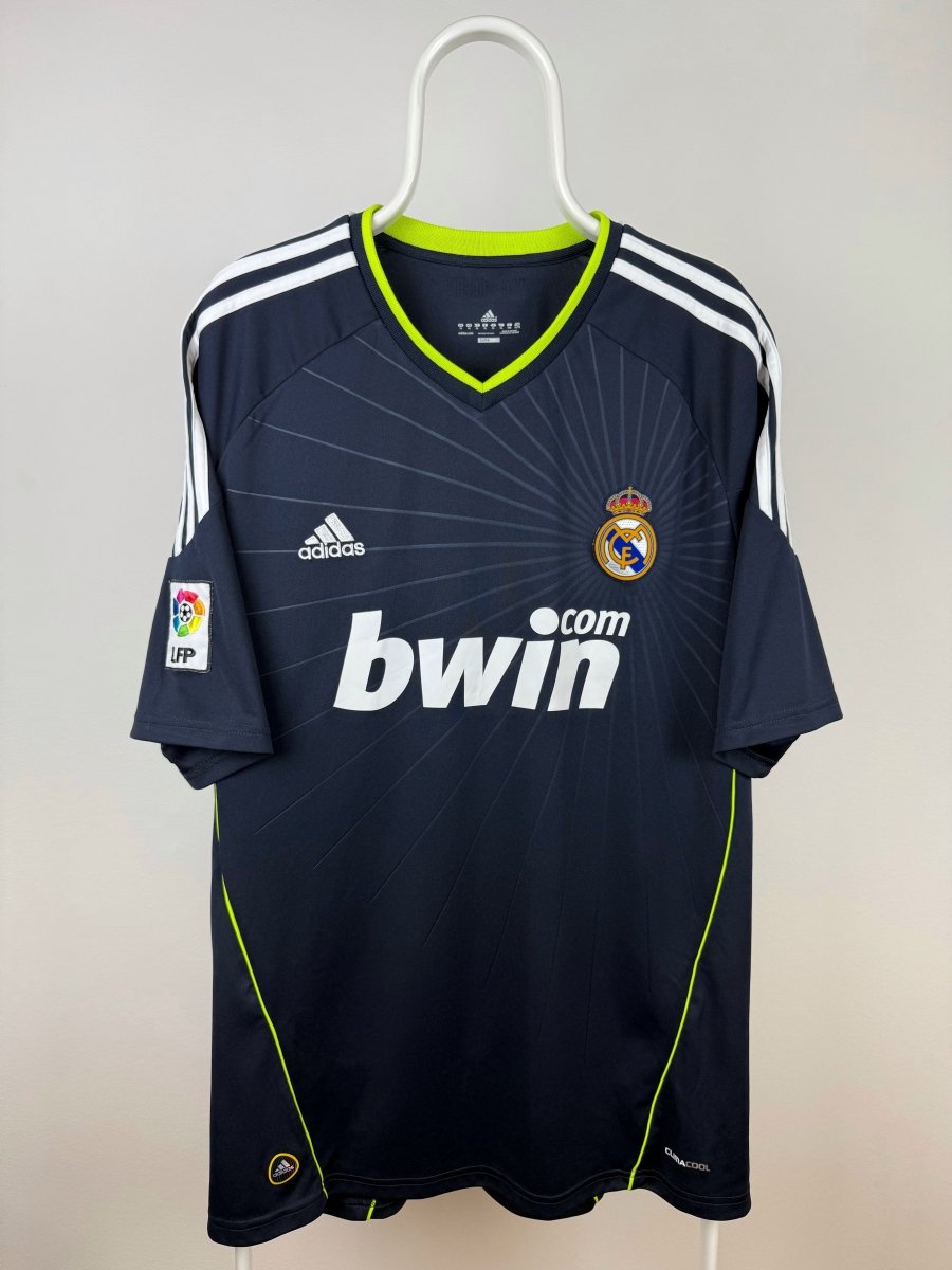 Cristiano Ronaldo - Real Madrid 2010/11 away shirt 🇵🇹