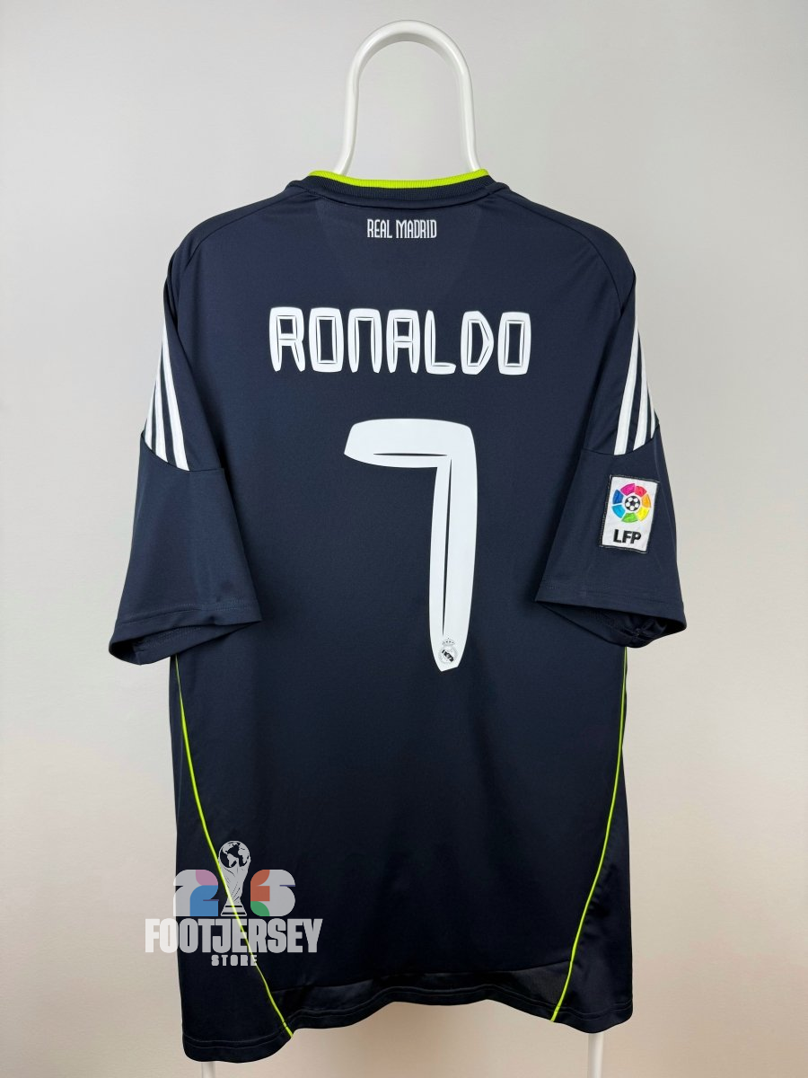 Cristiano Ronaldo - Real Madrid 2010/11 away shirt 🇵🇹