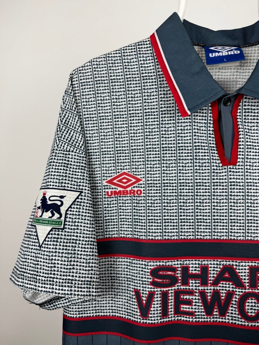 Denis Irwin - Manchester United 1995/96 away shirt 🇮🇪