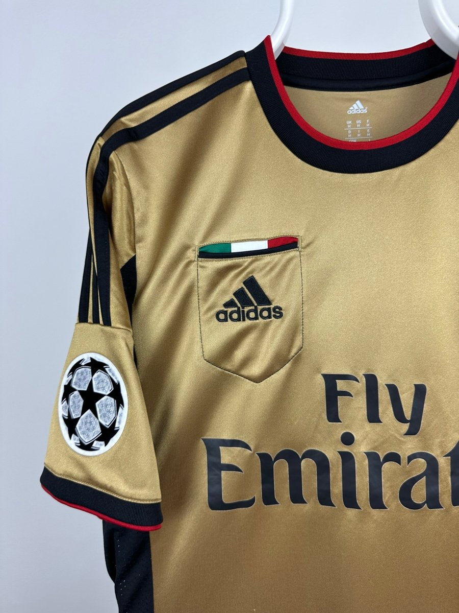Kaka - AC Milan 2013/14 away shirt 🇧🇷