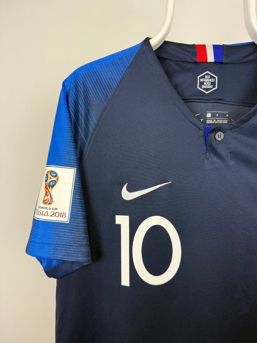 Kylian Mbappe - France 2018 home shirt 🇫🇷