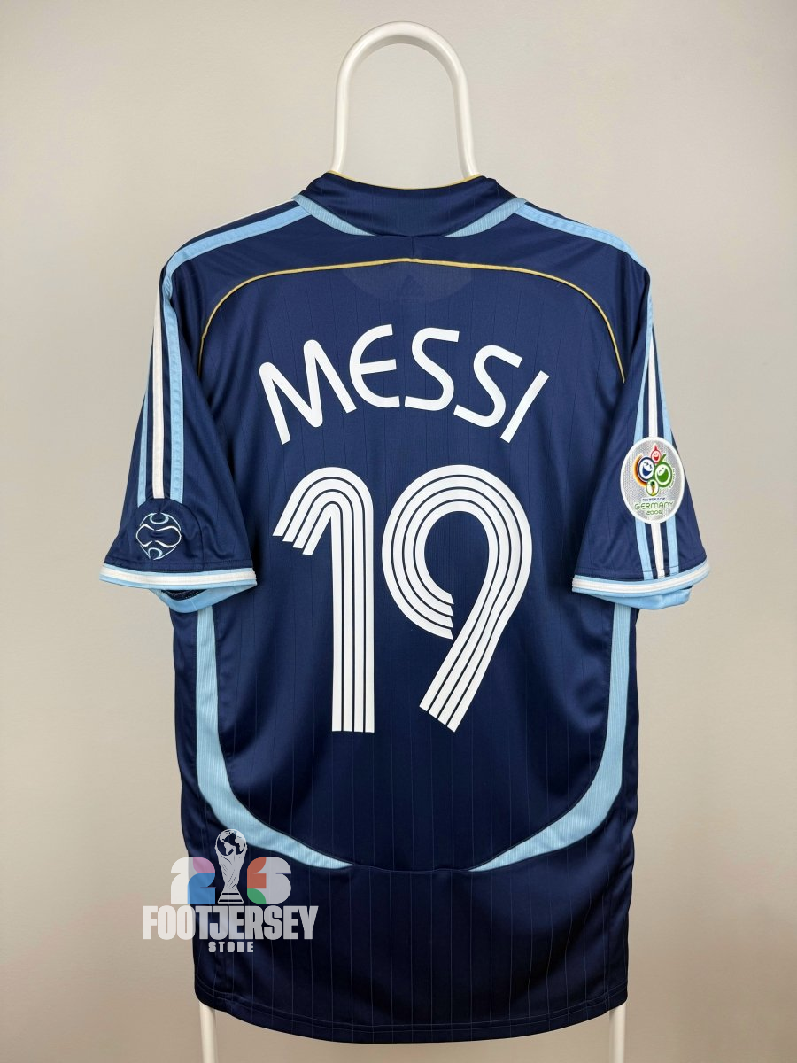 Lionel Messi - Argentina 2006 away shirt 🇦🇷