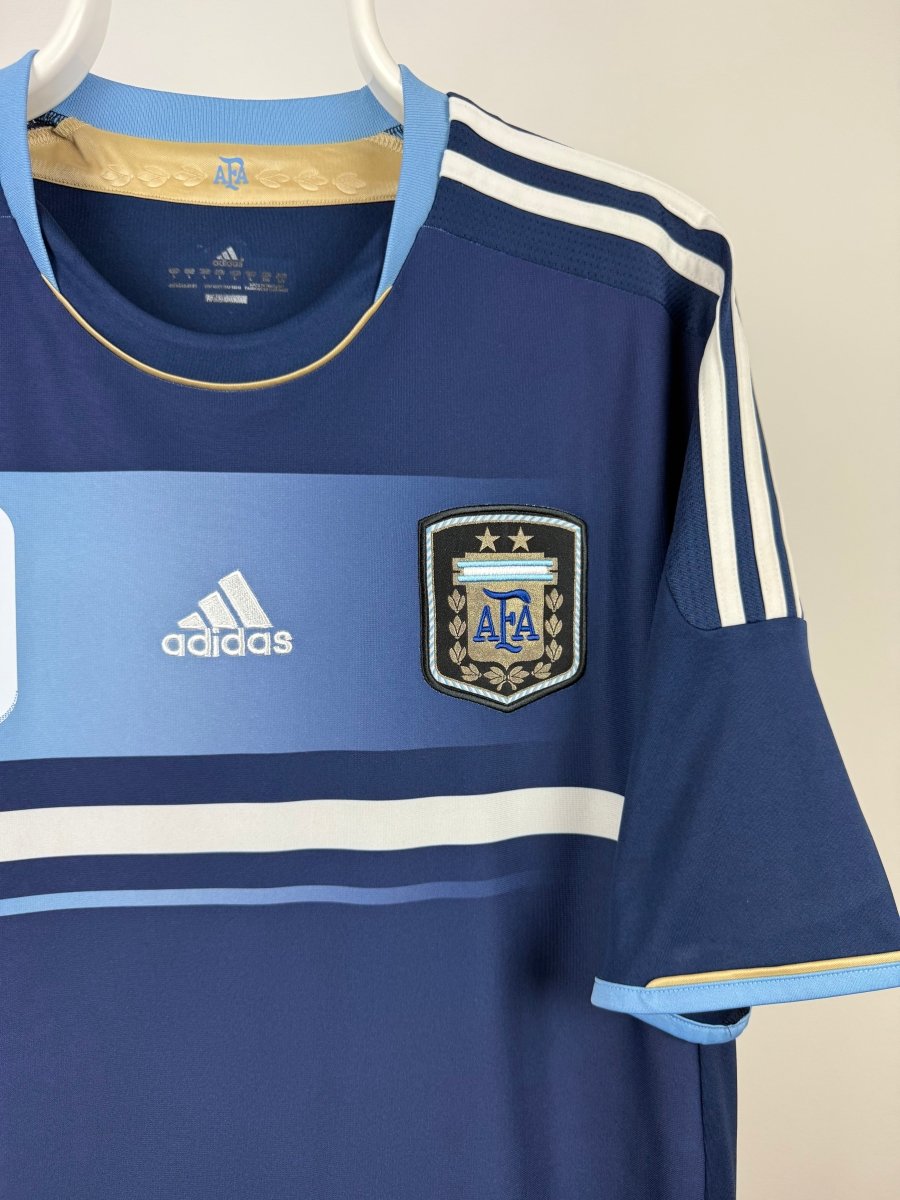 Lionel Messi - Argentina 2011 away shirt 🇦🇷