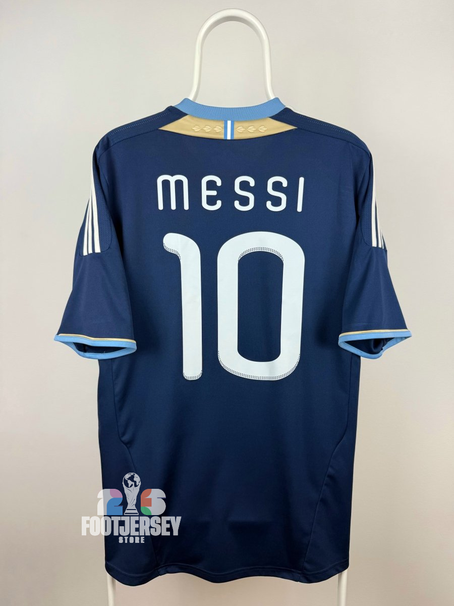 Lionel Messi - Argentina 2011 away shirt 🇦🇷