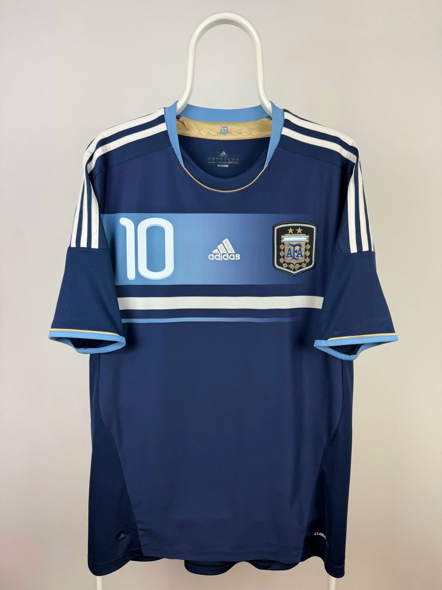 Lionel Messi - Argentina 2011 away shirt 🇦🇷