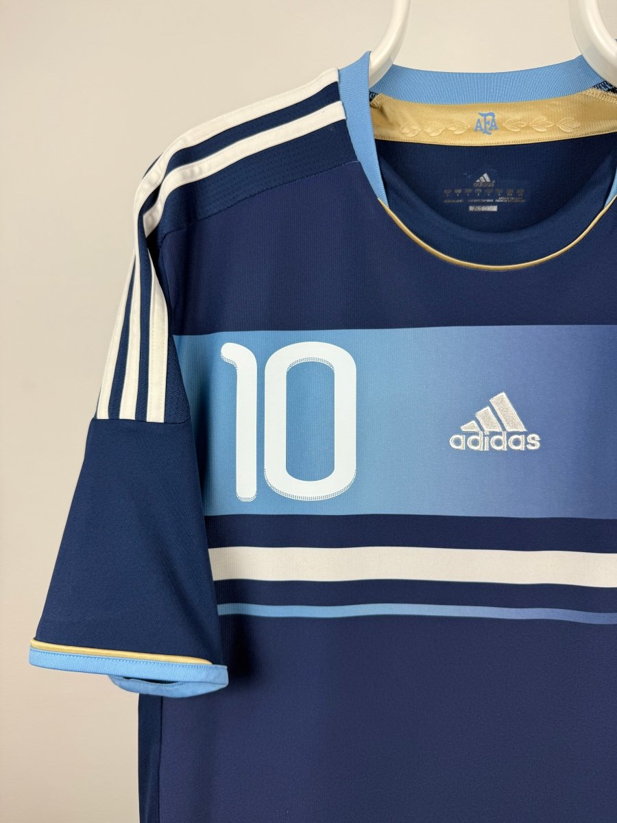 Lionel Messi - Argentina 2011 away shirt 🇦🇷