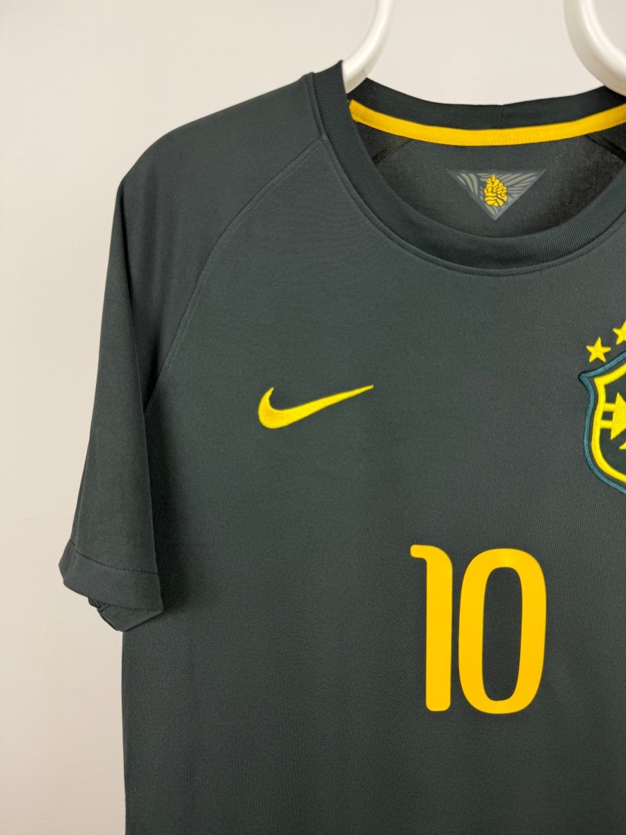 Neymar Jr. - Brazil 2014 away shirt 🇧🇷