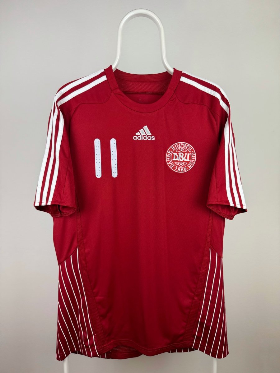 Nicklas Bendtner - Denmark 2008/10 home shirt 🇩🇰