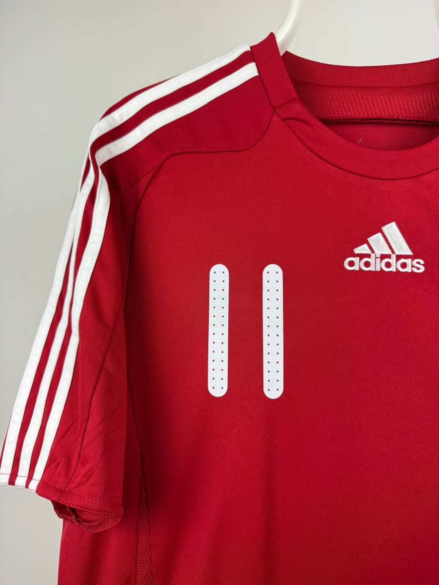 Nicklas Bendtner - Denmark 2008/10 home shirt 🇩🇰