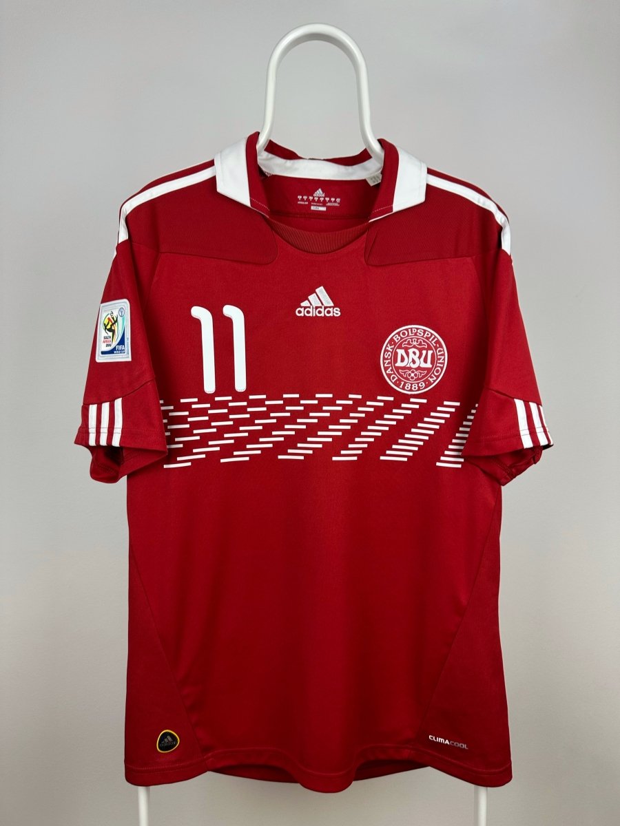 Nicklas Bendtner - Denmark 2010 home shirt 🇩🇰