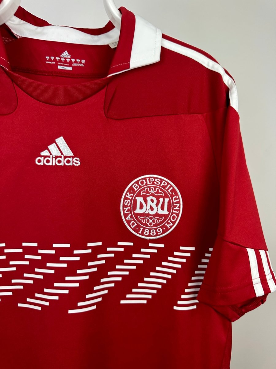 Nicklas Bendtner - Denmark 2010 home shirt 🇩🇰