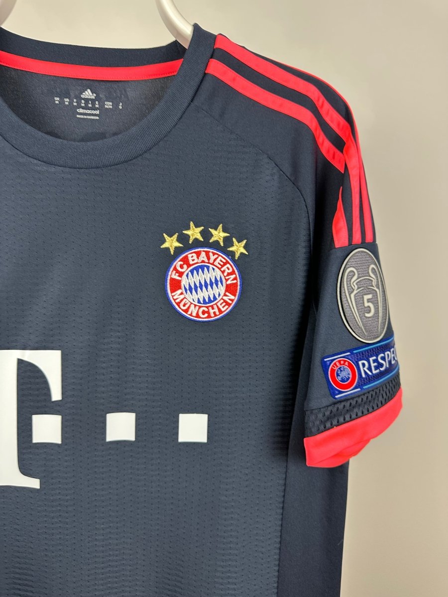 Robert Lewandowski - FC Bayern Munich 2015/16 away shirt 🇵🇱