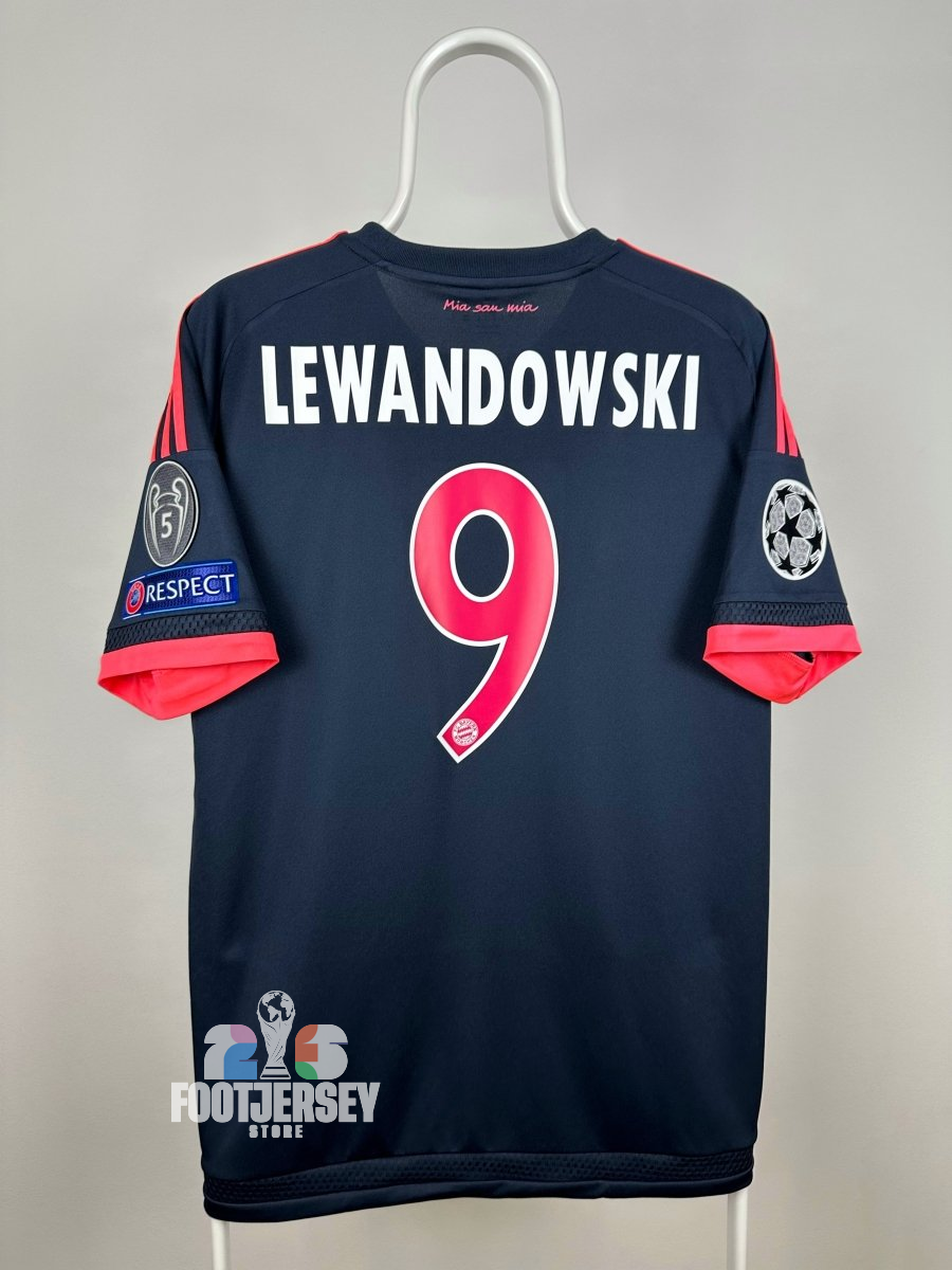 Robert Lewandowski - FC Bayern Munich 2015/16 away shirt 🇵🇱