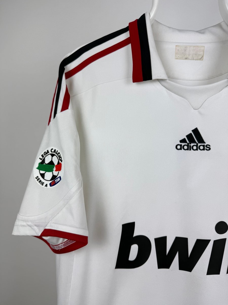 Ronaldinho - AC Milan 2009/10 away shirt 🇧🇷