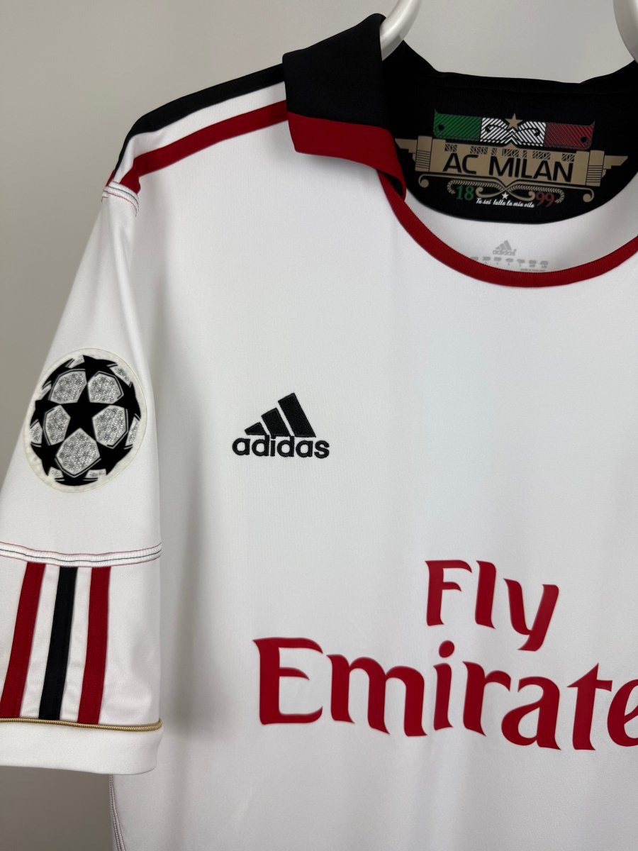 Ronaldinho - AC Milan 2010/11 away shirt 🇧🇷