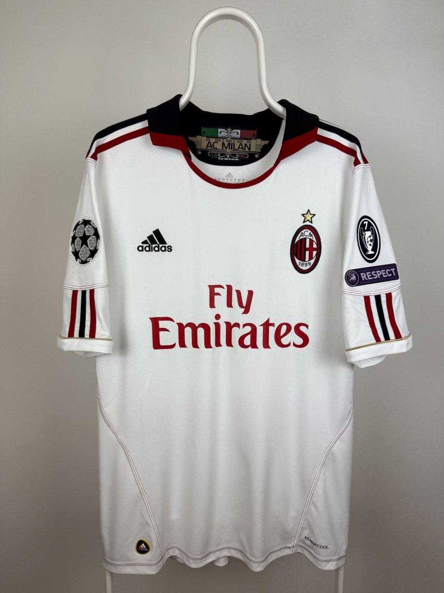 Ronaldinho - AC Milan 2010/11 away shirt 🇧🇷