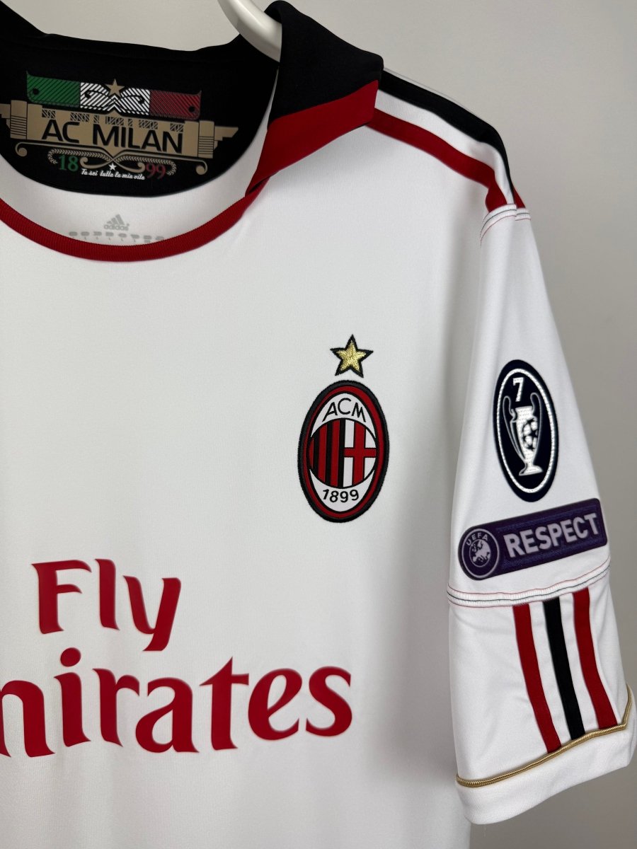 Ronaldinho - AC Milan 2010/11 away shirt 🇧🇷