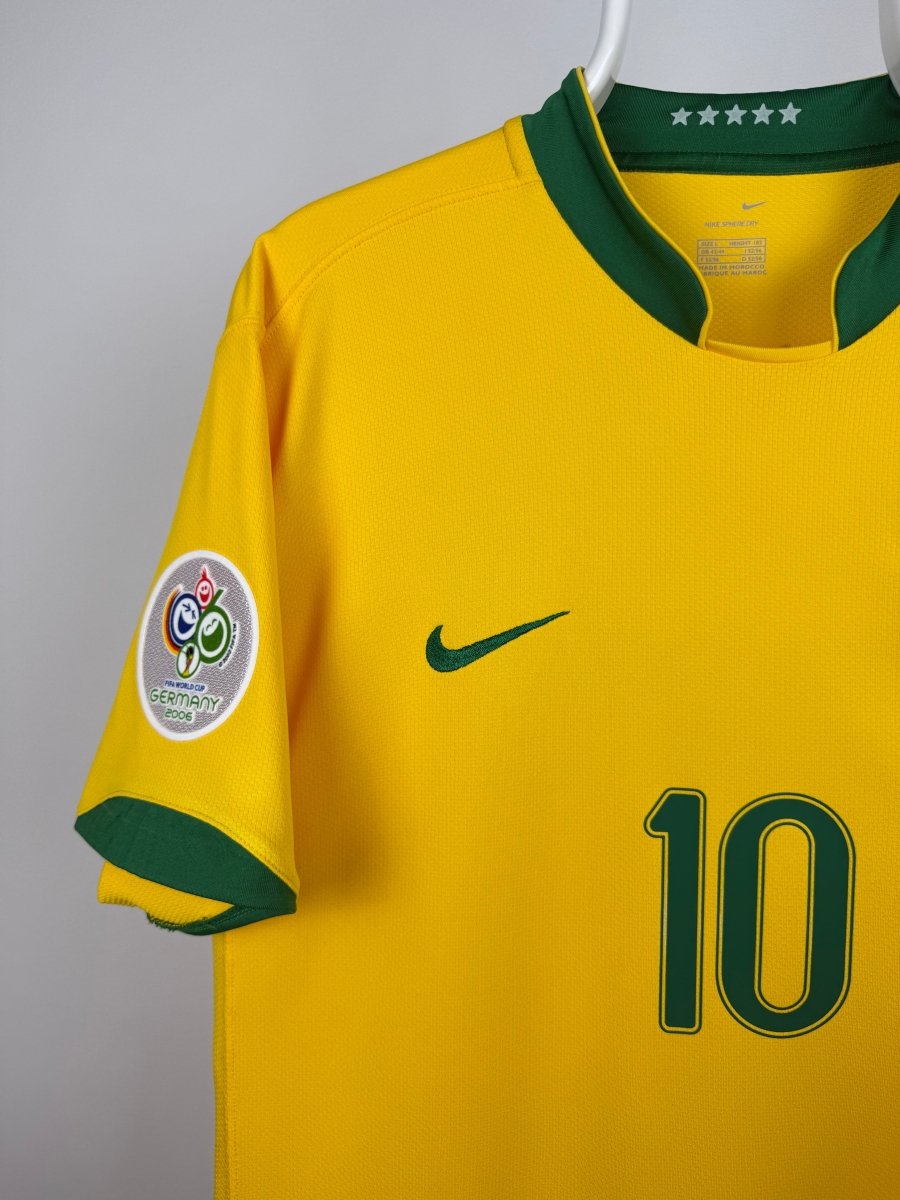 Ronaldinho - Brazil 2006 home jersey 🇧🇷
