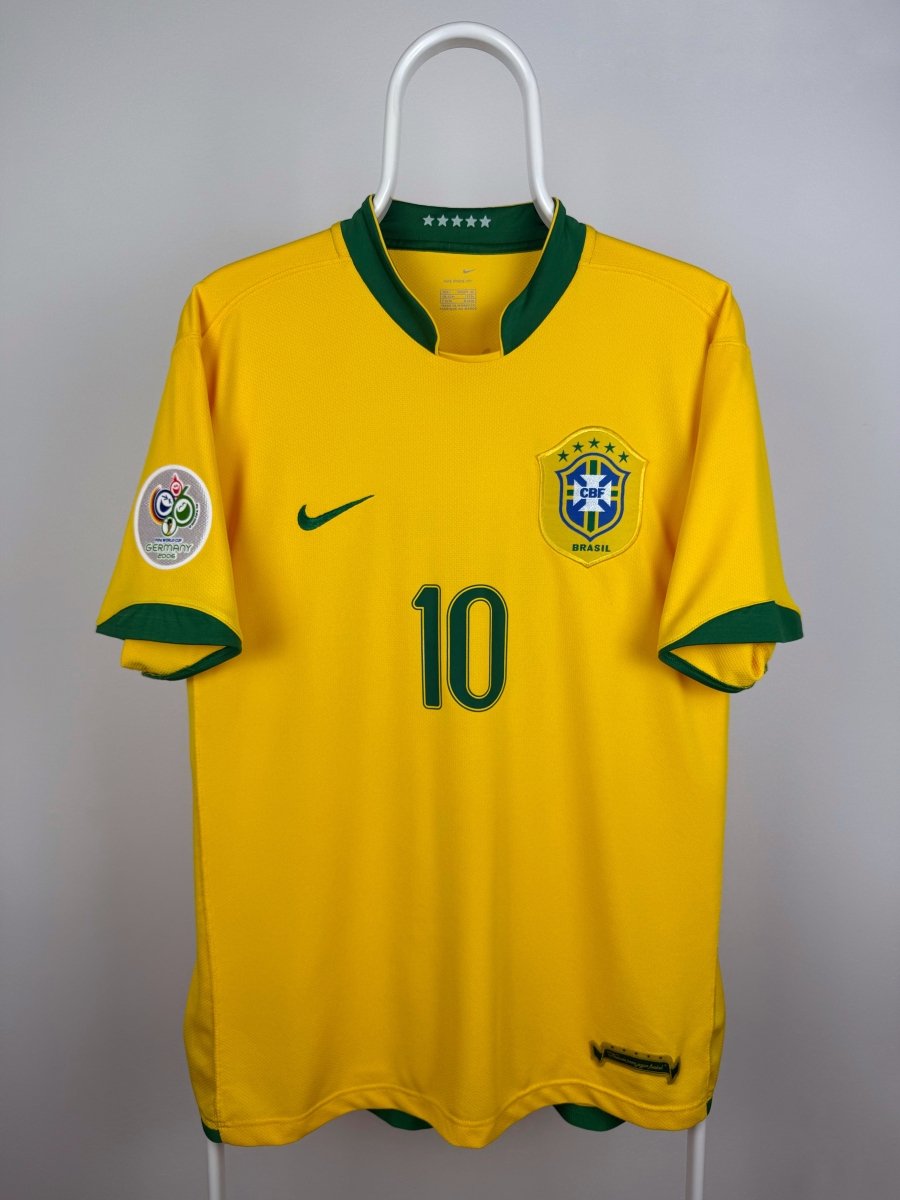 Ronaldinho - Brazil 2006 home jersey 🇧🇷