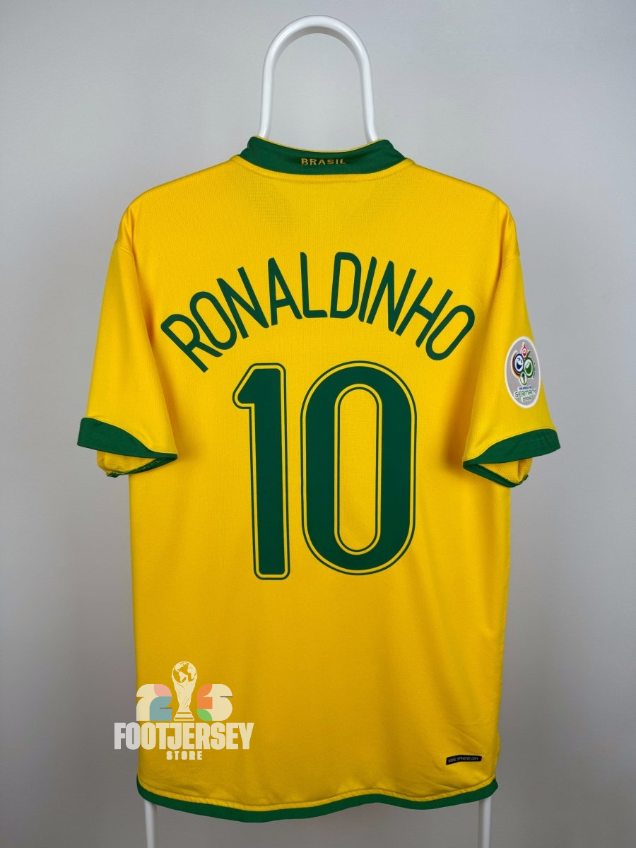 Ronaldinho - Brazil 2006 home jersey 🇧🇷