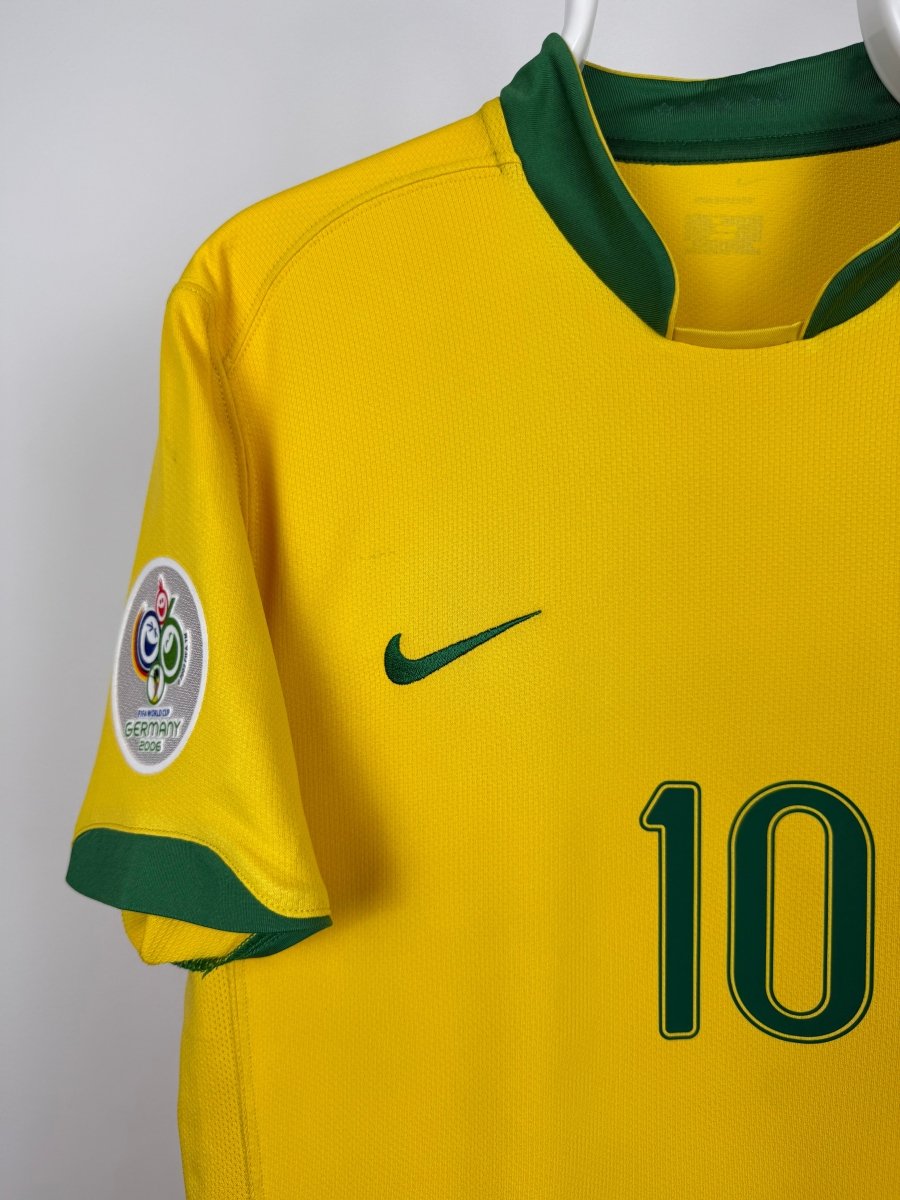 Ronaldinho - Brazil 2006 home shirt 🇧🇷